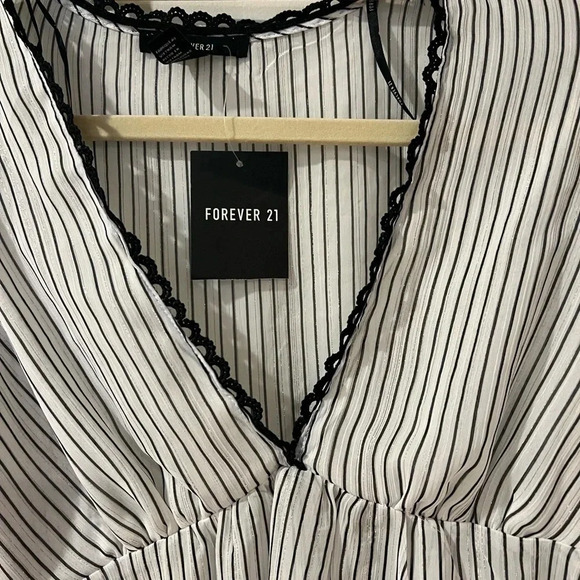 Forever 21‎ Metallic Sheer White Black Striped Long Sleeve Blouse NWT - Picture 3 of 7